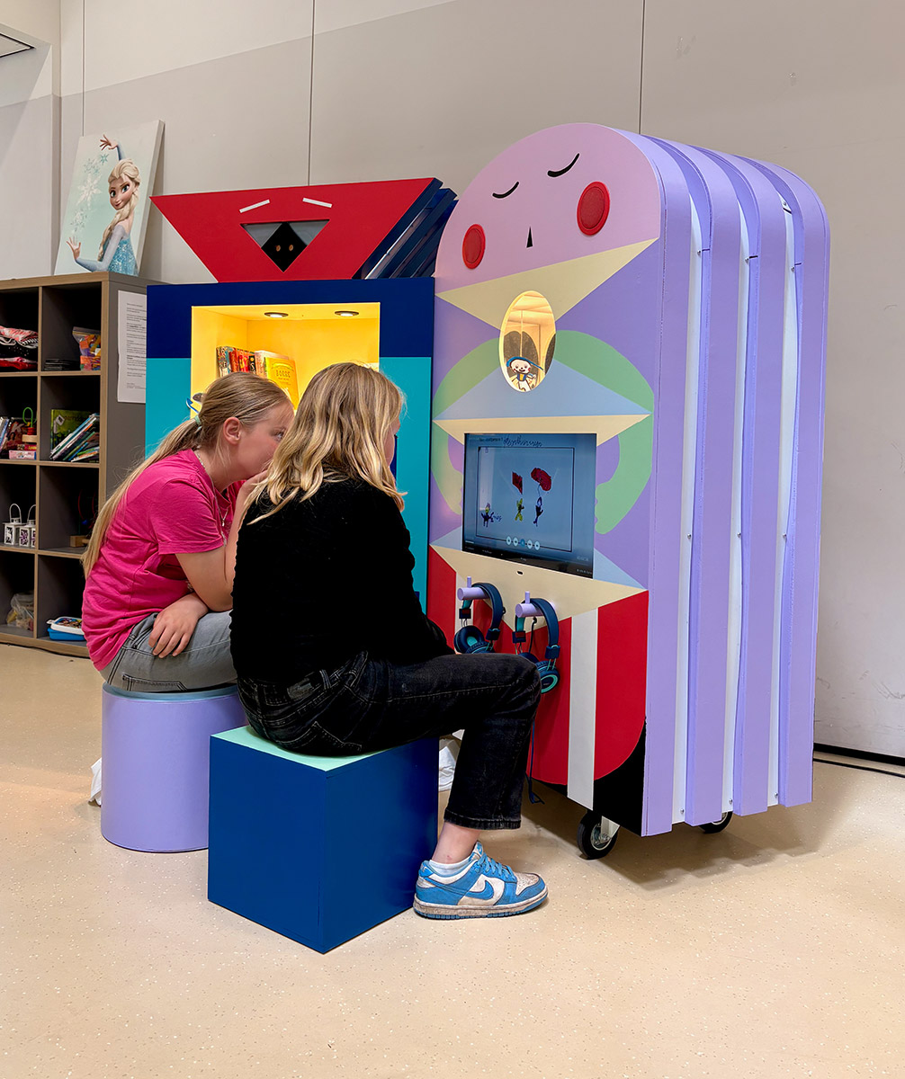 Kinderbibliotheek boekenkast Kindcentrum Siddeburen door Studio Peter Musschenga